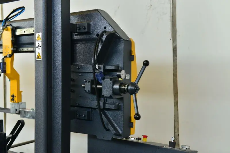 Sterling STC SA Twin Column Semi-Automatic Bandsaw 415V image 14