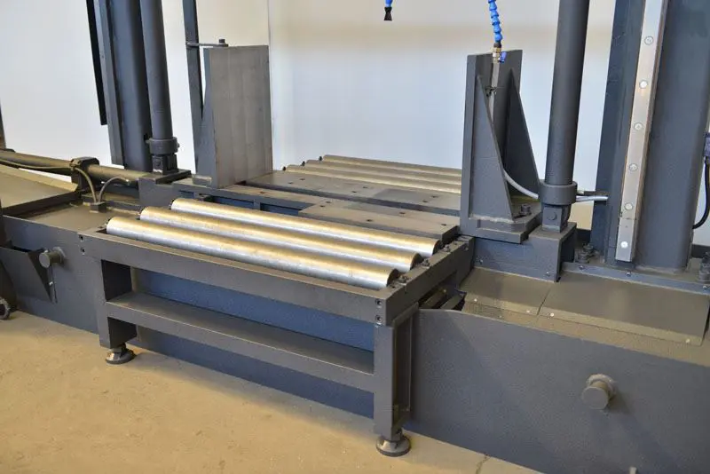 Sterling STC SA Twin Column Semi-Automatic Bandsaw 415V image 16