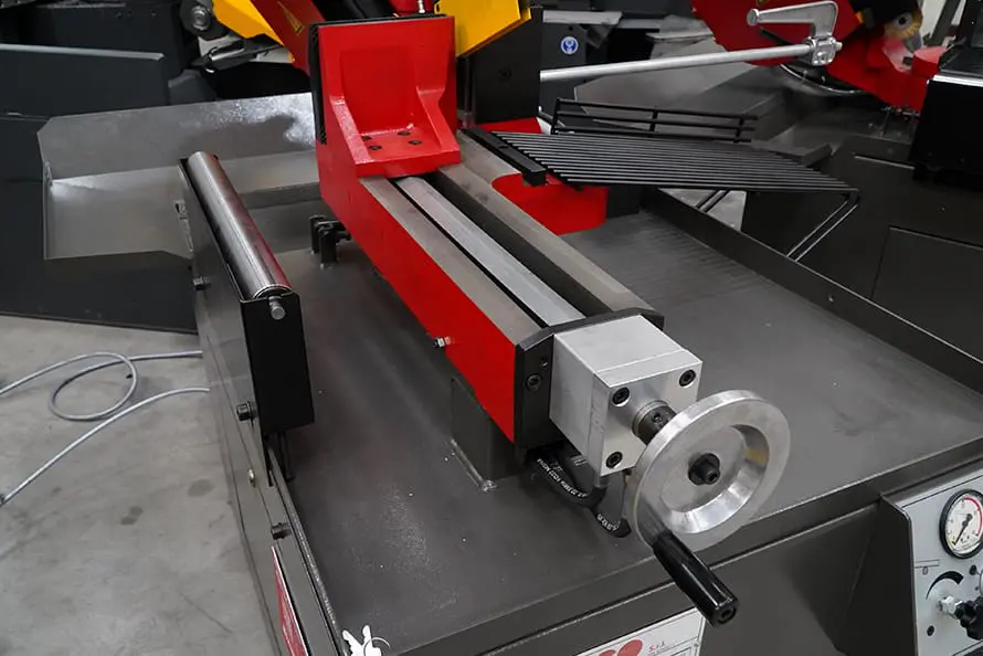 Bianco SAE Semi-Automatic Single Mitre Bandsaw 415v image 5