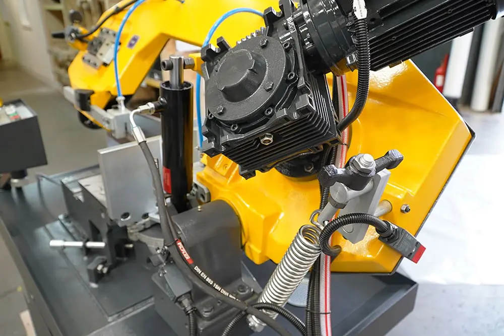 Bandsaw drive and saw bow assembly