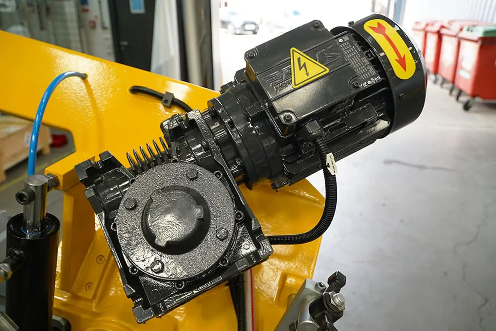 Sterling SRA 270DG Electric Motor