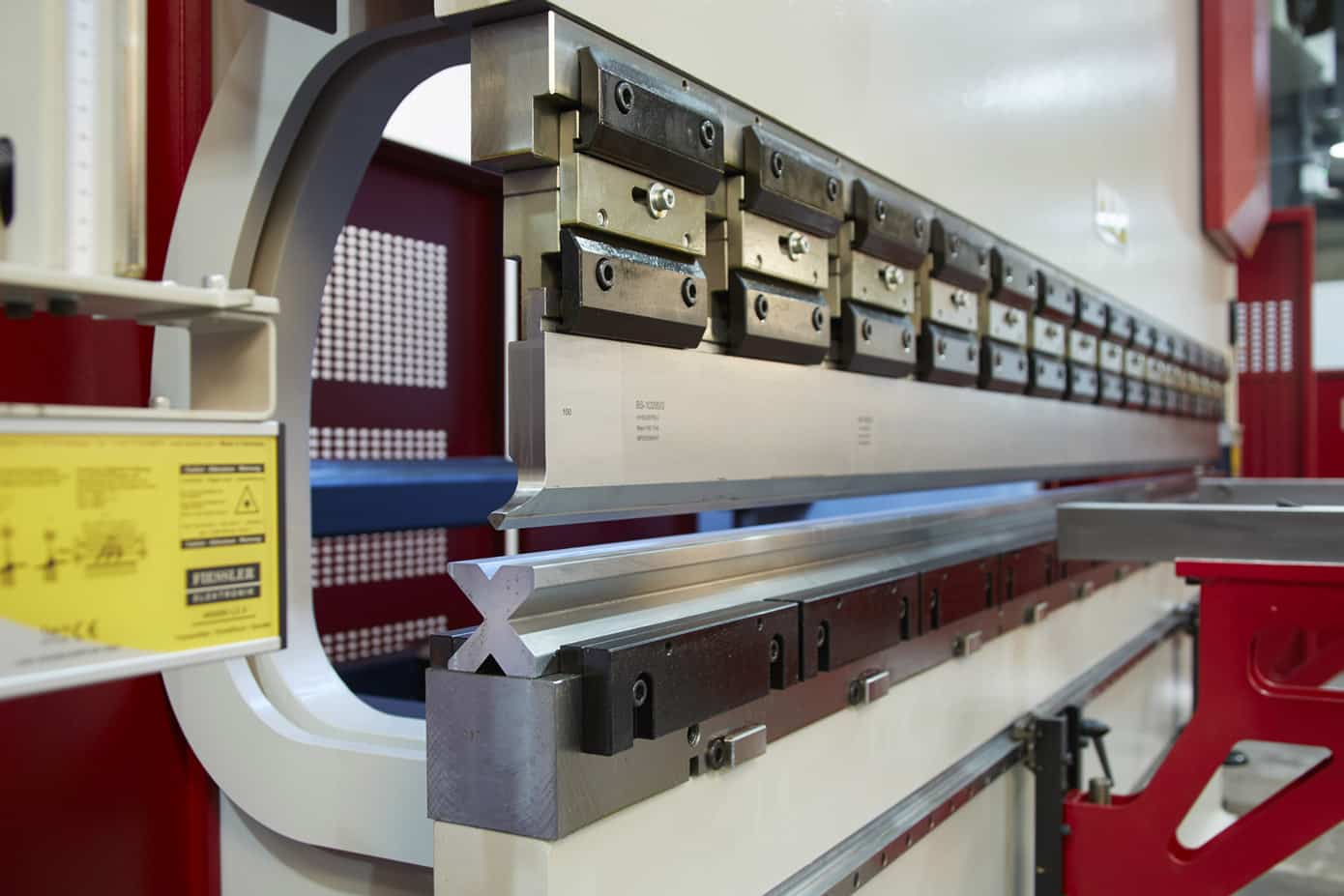 Meet the machines Introduction to Press Brakes Selmach™