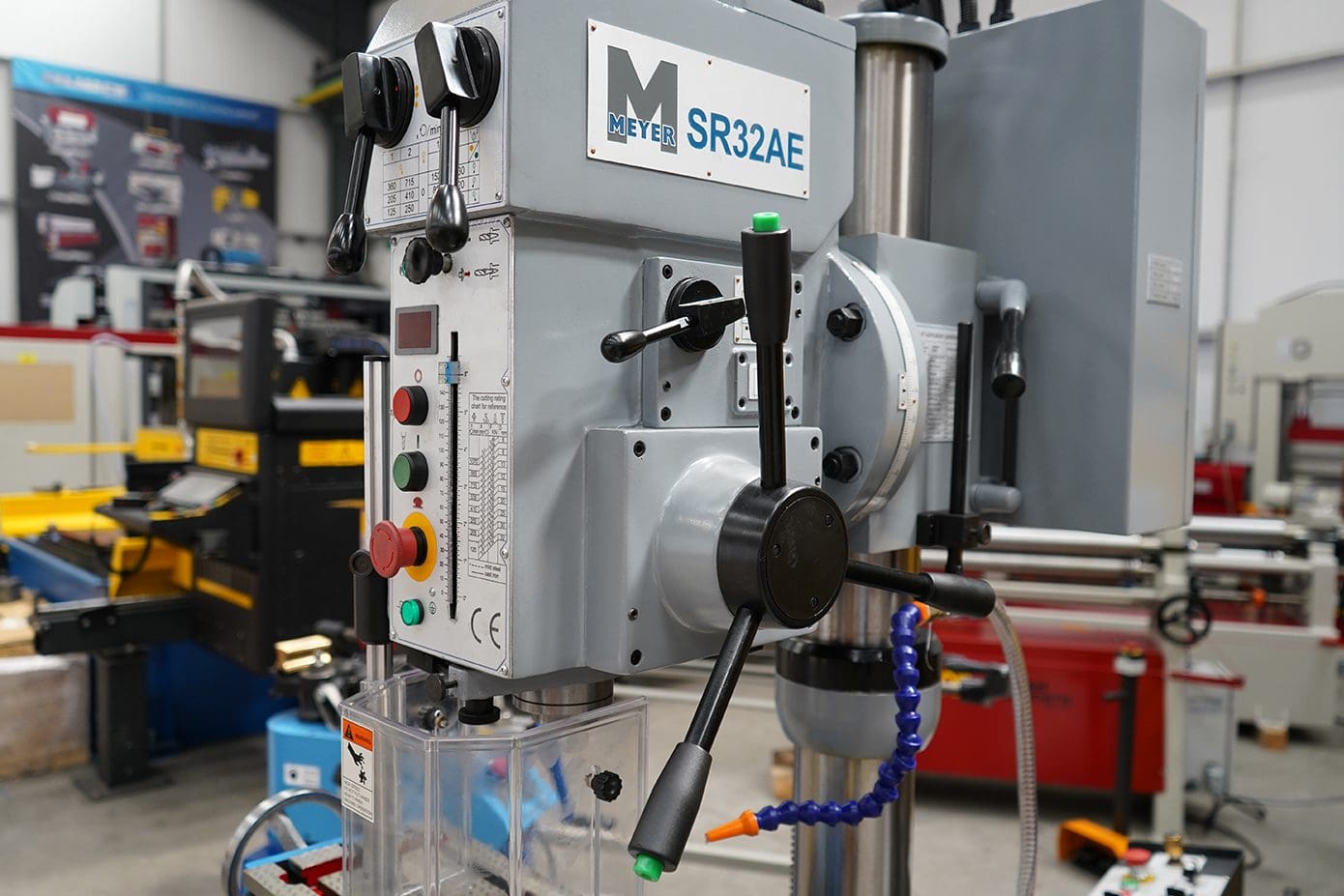 Auto-taping and drilling with the Mayer SR32AE |